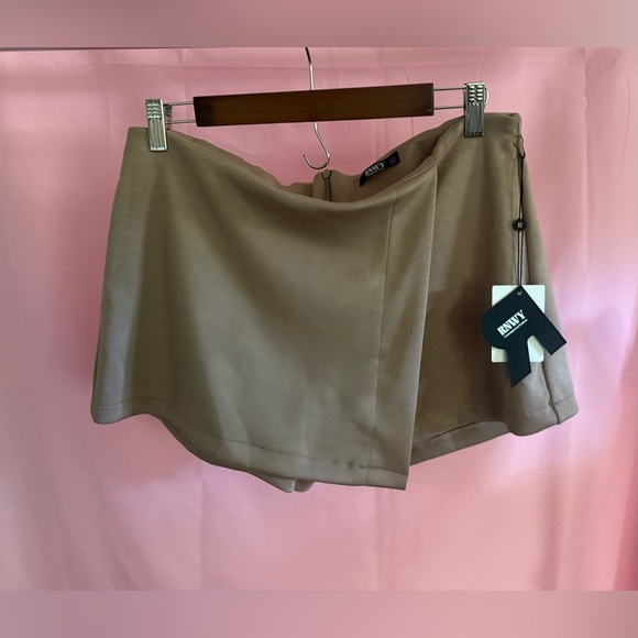 RNWY Dresses & Skirts - RNWY Tan Color Contemporary Mini Skort (Size L)
